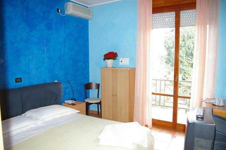Bedroom, Hotel Gabrini, Massa Carrara