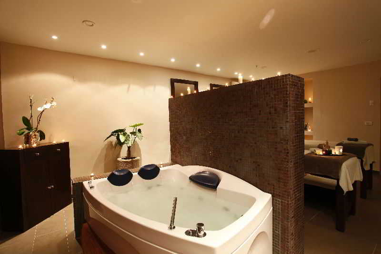 Bathroom 5, Regency Tunis Hotel, La Marsa