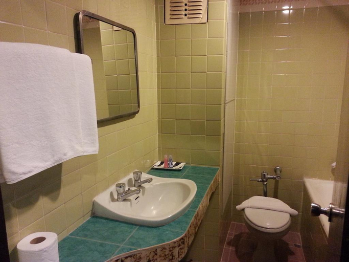 Bedroom 4, S6 Sukhumvit Hotel, Khlong Toey