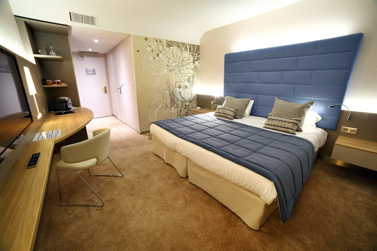 Bedroom 3, Plaza Futuroscope, Vienne