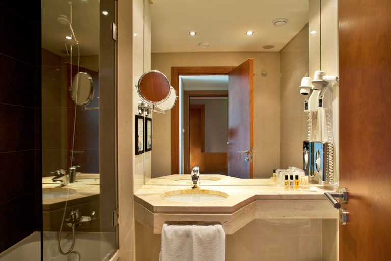 Bathroom 4, TURIM Alameda Hotel, Lisbon