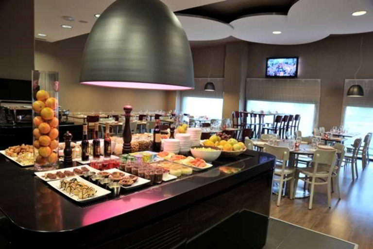 Food & Drinks 5, Travelodge Malaga Aeropuerto, Málaga