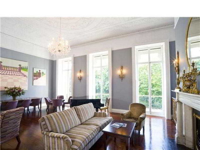 Public Area 4, Townhouse on the Green, Dublin