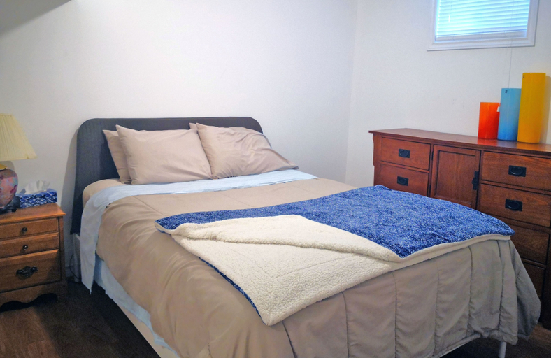 Bedroom 3, GA Stay Oakville Two Bedroom Guest House, Halton