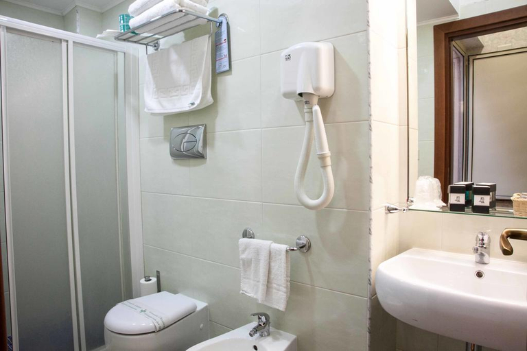 Bathroom 5, Villa Romeo (Catania), Catania