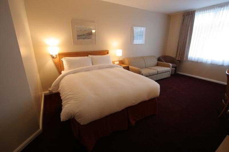 Bedroom 4, Premier Inn Plymouth Derriford, Plymouth