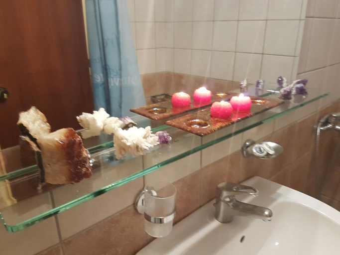 Bathroom 4, Ideal, Attica