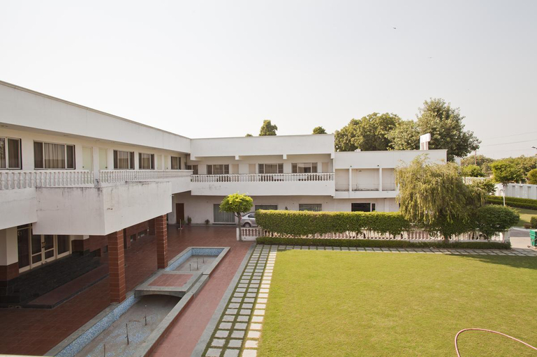 Exterior & Views 2, Grand Hotel, Agra