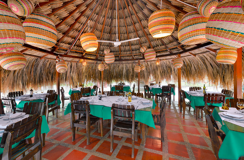 Food & Drinks 4, Bahia Cartagena, Cartagena de Indias