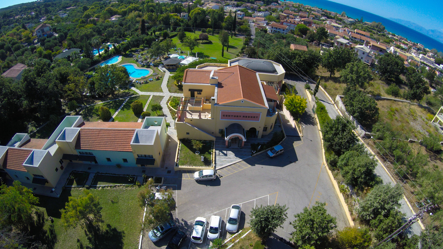 Exterior & Views