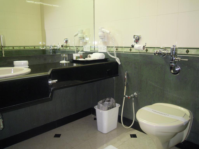 Bathroom 4, The Avenue Center Hotel, Ernakulam