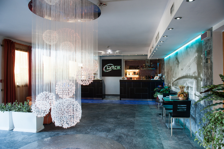 Public Area 3, Orange Motel, Varese