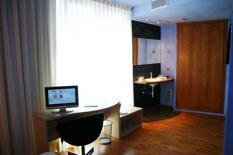 Bedroom 2, Hotel Cal Tet, Girona