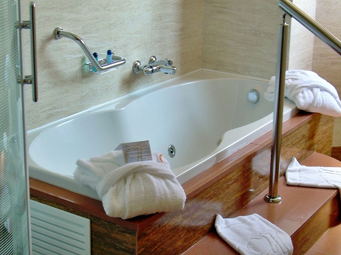 Bathroom 5, Montera Plaza, Cádiz