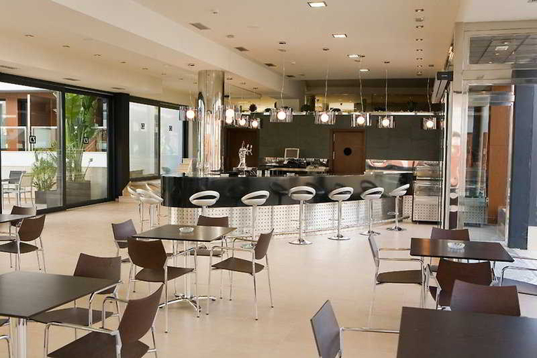 Food & Drinks 5, Conilsol Hotel y Aptos, Cádiz