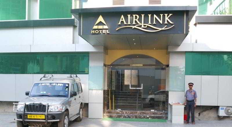 Public Area, Airlink, Mumbai Suburban
