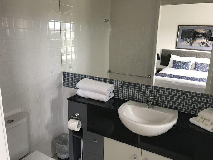 Bathroom 5, Pumicestone Blue Resort, Caloundra - Caloundra S.