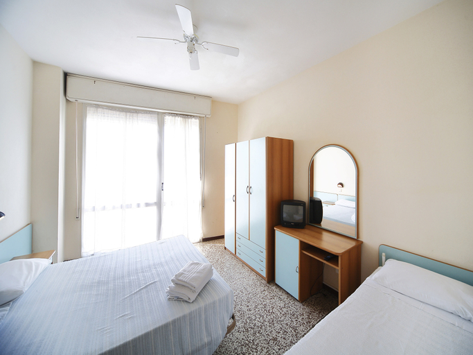 Bedroom 3, Hotel Telstar, Rimini