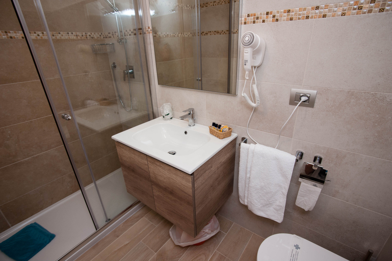 Bathroom, Porto Conte, Sassari