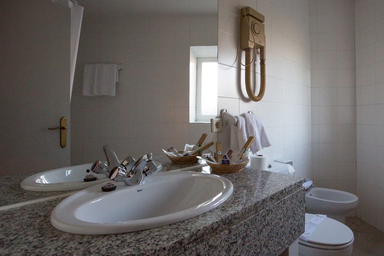 Bathroom 4, Los Perales, Zamora