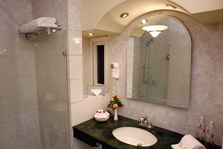 Bathroom, Conquistador Hotel Guatemala, ZONA 4