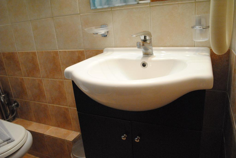 Bathroom 4, Ideal, Attica