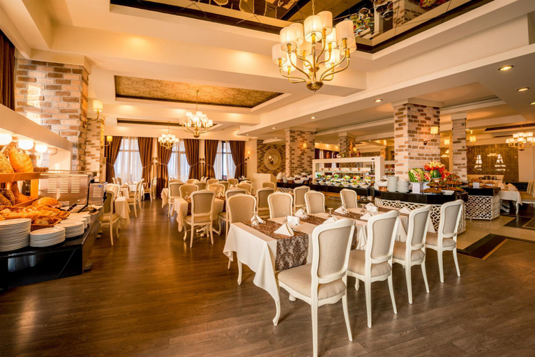 Food & Drinks 5, Vuni Palace