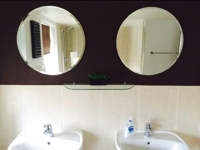 Bathroom 3, EsJays at Knowles House, Lancashire