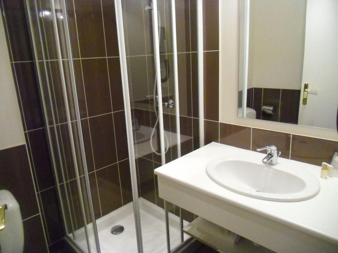 Bathroom, Majestic Lourdes, Hautes-Pyrénées