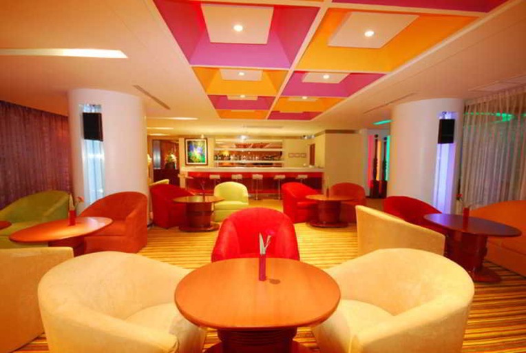 Public Area 2, Hip Bangkok, Din Dang