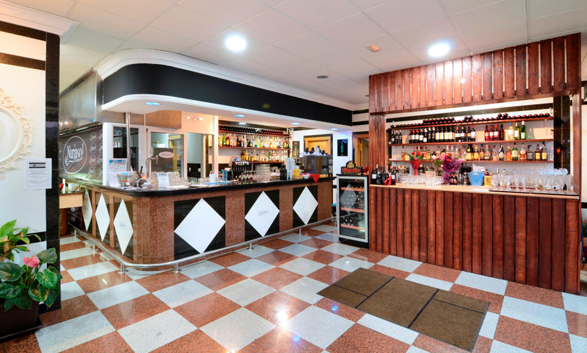 Food & Drinks 5, Aparthotel Nuriasol, Málaga