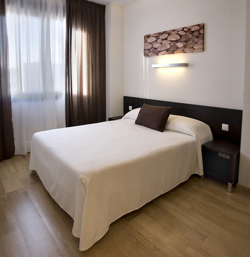 Bedroom 3, Compostela Suites, Madrid