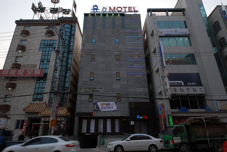 Hyu N Motel, Jung