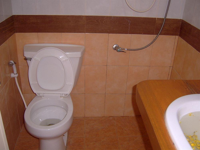 Bathroom 4, Phuttachot Resort, Mueang Krabi