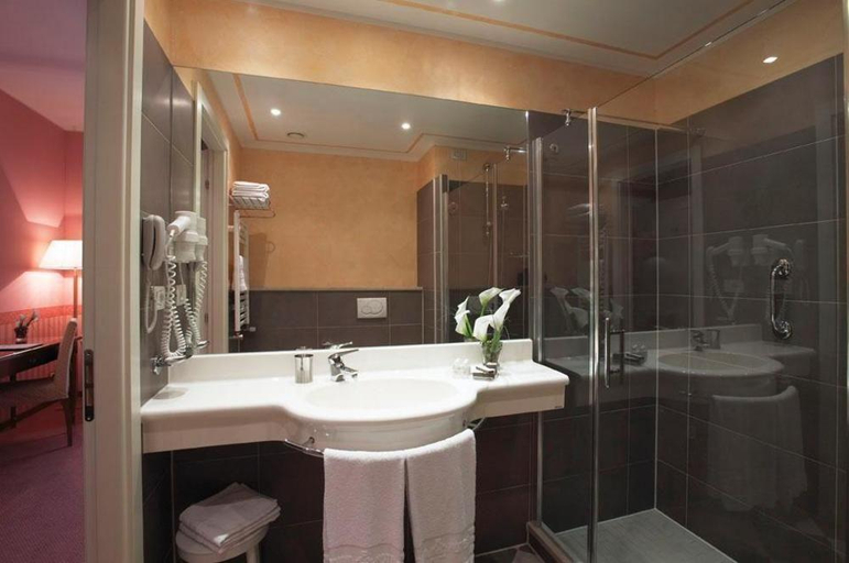 Bathroom 4, Savoia Hotel Regency, Bologna