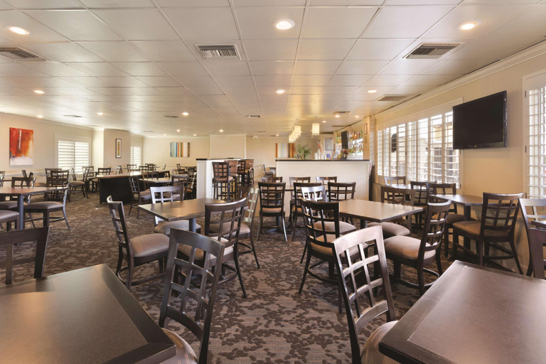 Food & Drinks 5, Embassy Suites Phoenix Airport, Maricopa