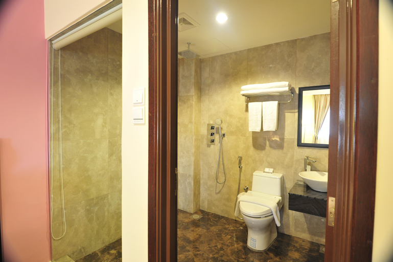 Bathroom 16