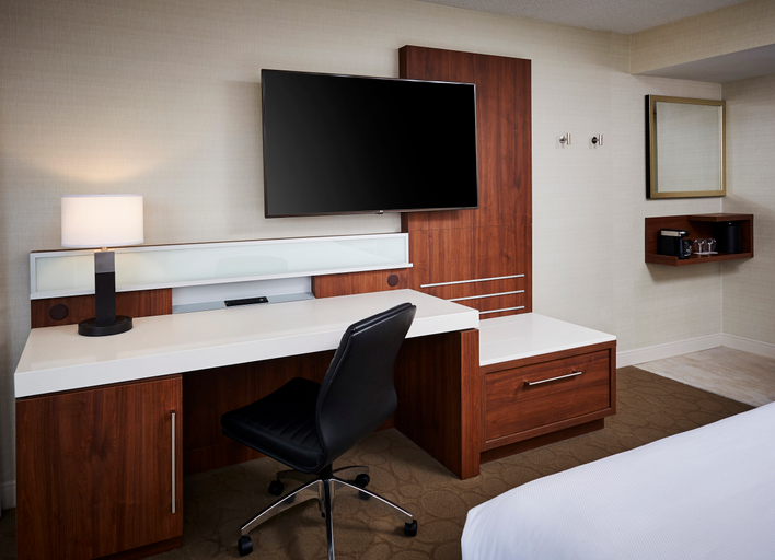 Bedroom 3, Delta Hotels Toronto Mississauga, Peel