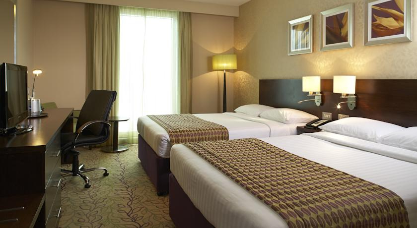 Bedroom 2, Courtyard by Marriott London Gatwick Airport, Surrey