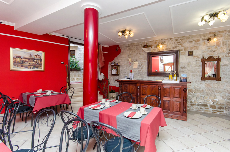 Public Area 3, Palace Derossi, Trogir