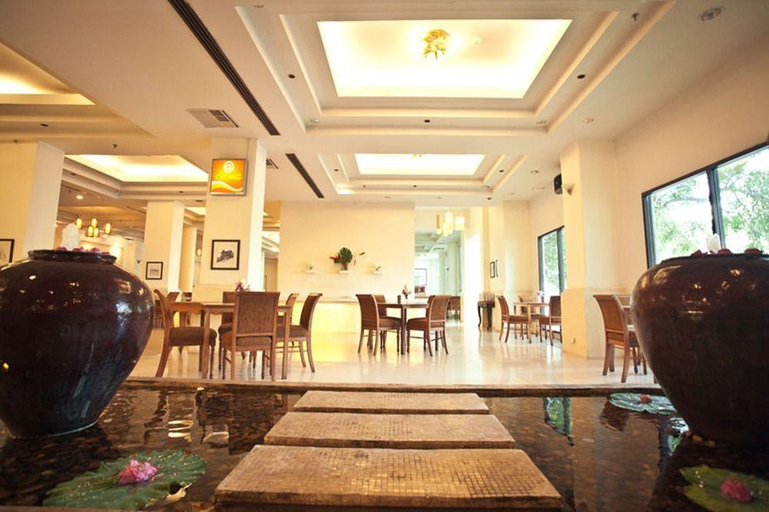 Public Area 2, Ploy Palace Hotel, Muang Mukdahan