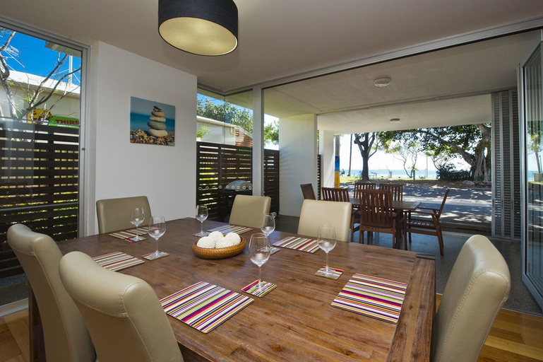 Others 5, Maggies Beachfront Apt. 1, Magnetic Island