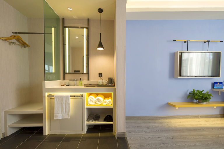 Bathroom 4, Beijing Capital Airport Hotel, Beijing