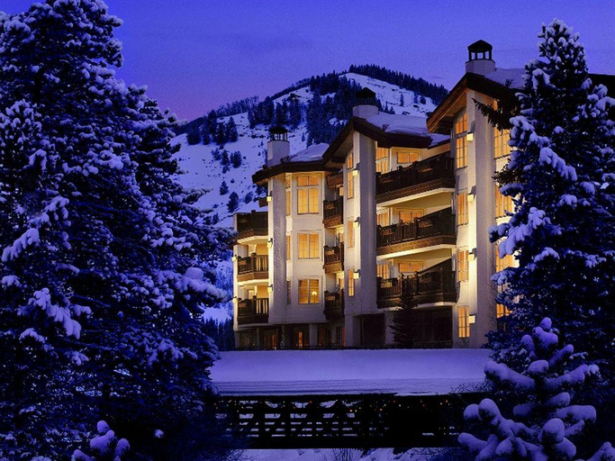 Exterior & Views 2, Austria Haus, Eagle