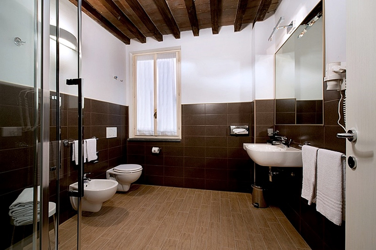 Bathroom 4, Hotel Villa Ducale, Parma