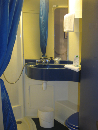 Bathroom, Première Classe Reims Ouest Tinqueux, Marne
