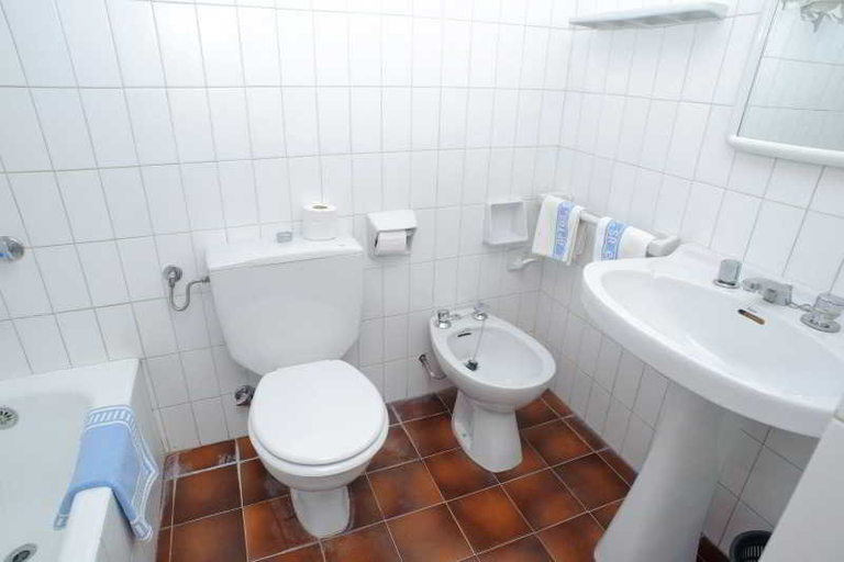 Bathroom 5, Sa Clau, Baleares