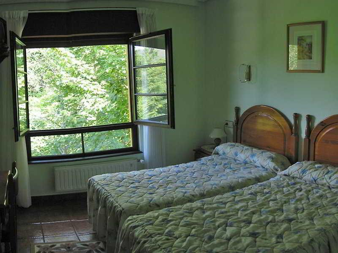 Bedroom 3, Benzua, Asturias