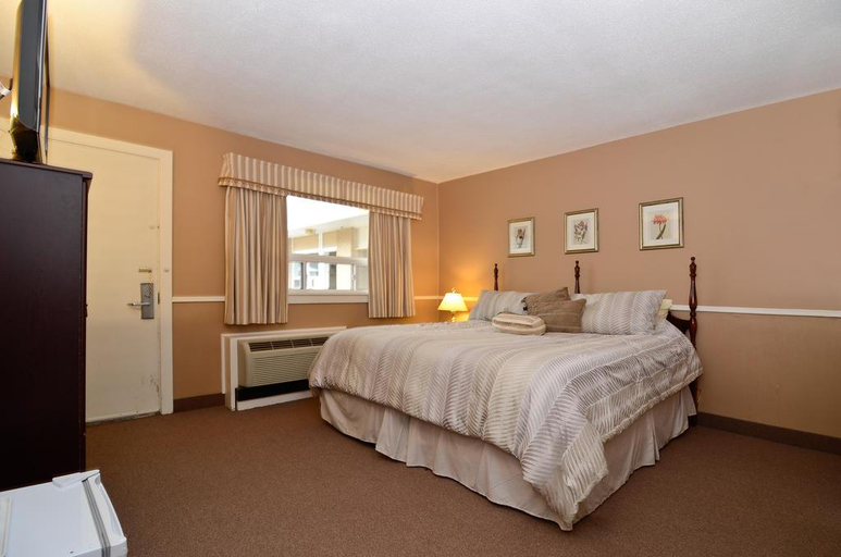 Bedroom 4, Motel 6 Moncton - New Brunswick, Westmorland