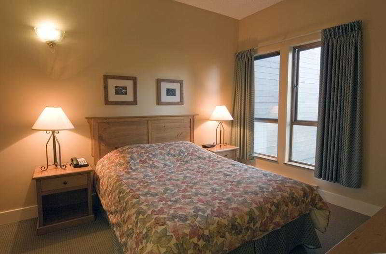 Bedroom 5, Tantalus Resort Lodge, Squamish-Lillooet